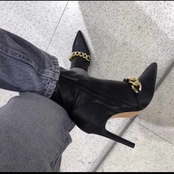 ZARA BLOGGERS FAVORITE BOOTS - Picture 5 of 13